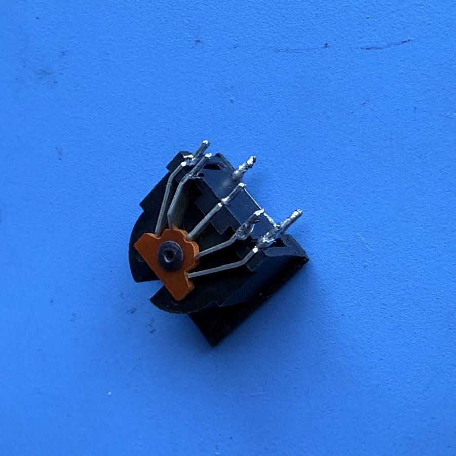 Line 6 Flextone II Guitar Amplifier Part: MIDI I/O 5-Pin Socket [2PCS]