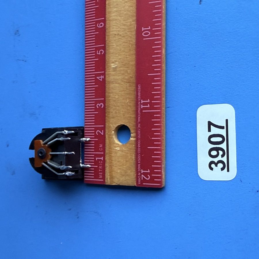 Line 6 Flextone II Guitar Amplifier Part: MIDI I/O 5-Pin Socket [2PCS]