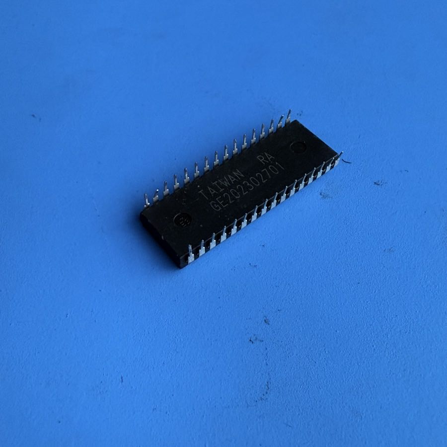 Line 6 Flextone II Amplifier Part: IC Processor GE202302701 28-Pin DIP Chip