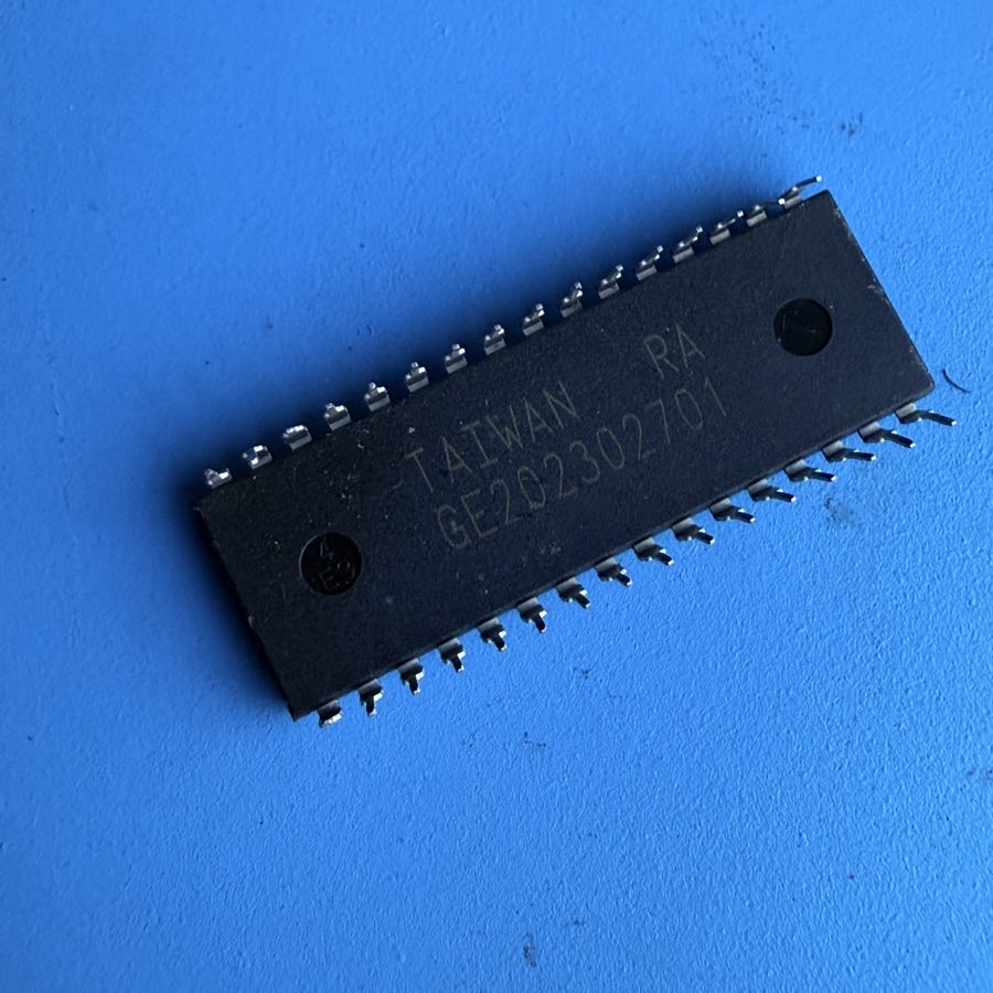 Line 6 Flextone II Amplifier Part: IC Processor GE202302701 28-Pin DIP Chip