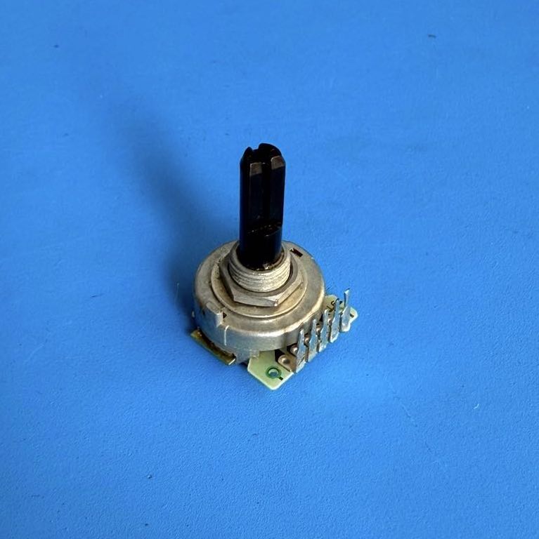 Line 6 Flextone II Guitar Amplifier Part: Amp/Effect 16-Detent Rotary Encoder