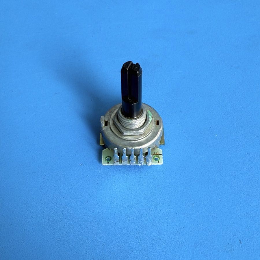 Line 6 Flextone II Guitar Amplifier Part: Amp/Effect 16-Detent Rotary Encoder