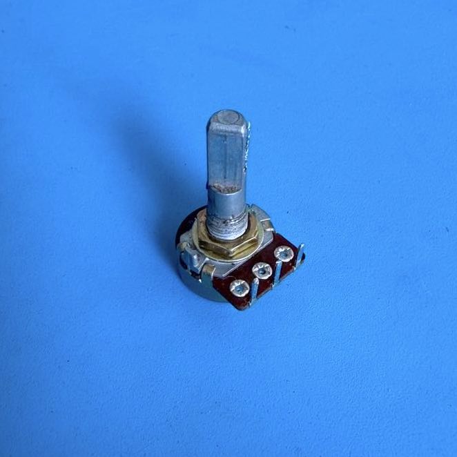 Line 6 Flextone II Guitar Amplifier Part: 3-Pin D-Shaft Potentiometer B10K Pot