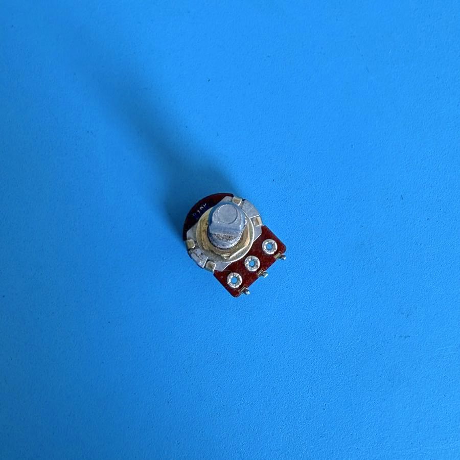 Line 6 Flextone II Guitar Amplifier Part: 3-Pin D-Shaft Potentiometer B10K Pot