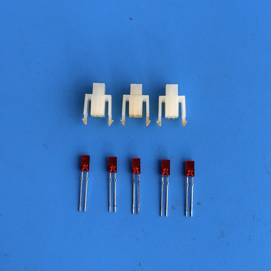 YAMAHA PSR-40 Keyboard Replacement Part: 5 Red Rectangular LEDs & 3 Holders