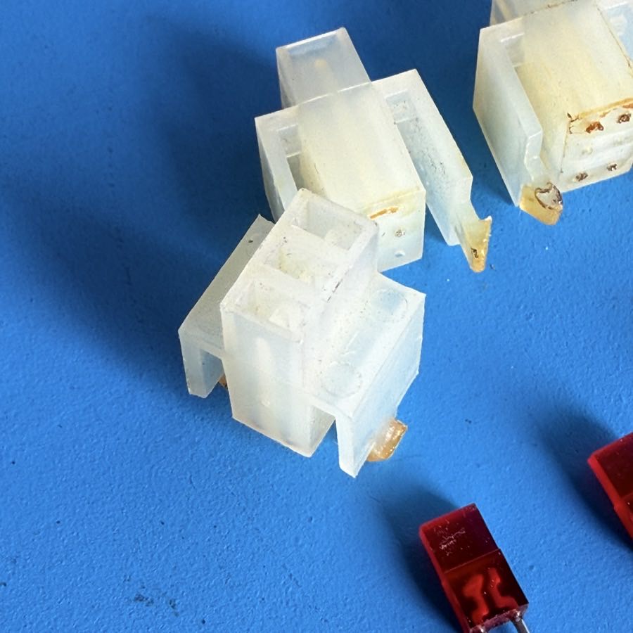 YAMAHA PSR-40 Keyboard Replacement Part: 5 Red Rectangular LEDs & 3 Holders
