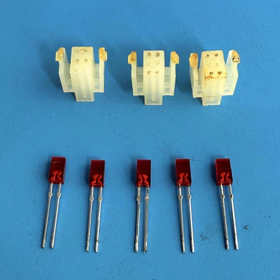YAMAHA PSR-40 Keyboard Replacement Part: 5 Red Rectangular LEDs & 3 Holders