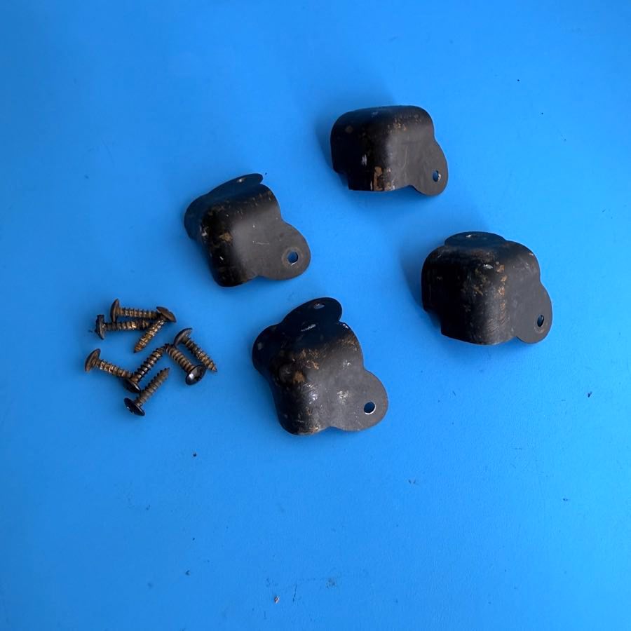 Line 6 Flextone II Guitar Amplifier Part: Metal Cabinet Corner w/Screws [4PCS]