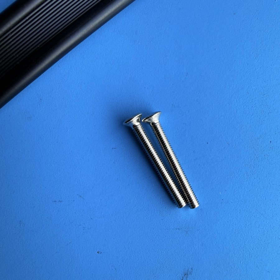 Fender Frontman 15G (PR495) Guitar Amplifier Part: Carrying Handle w/Screws