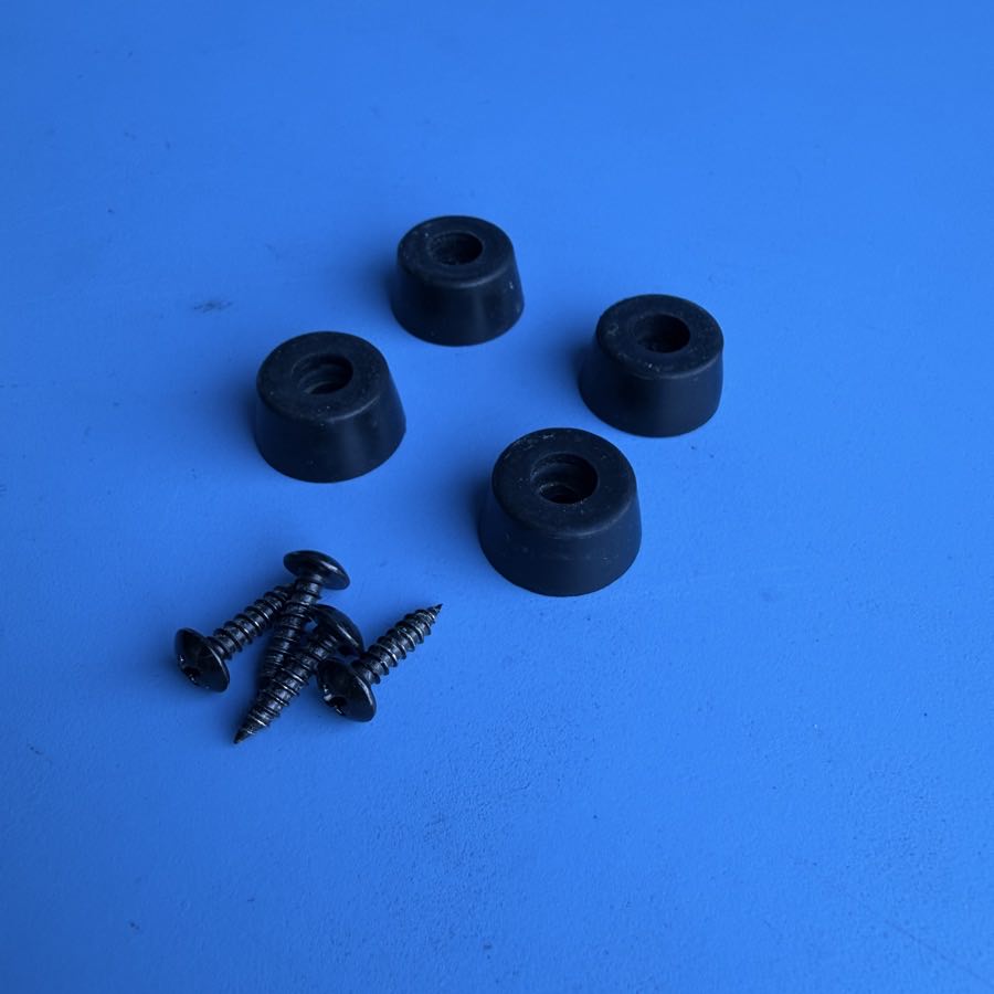 Fender Frontman 15G (PR495) Guitar Amplifier Part: Rubber Foot w/Screw [4PCS]