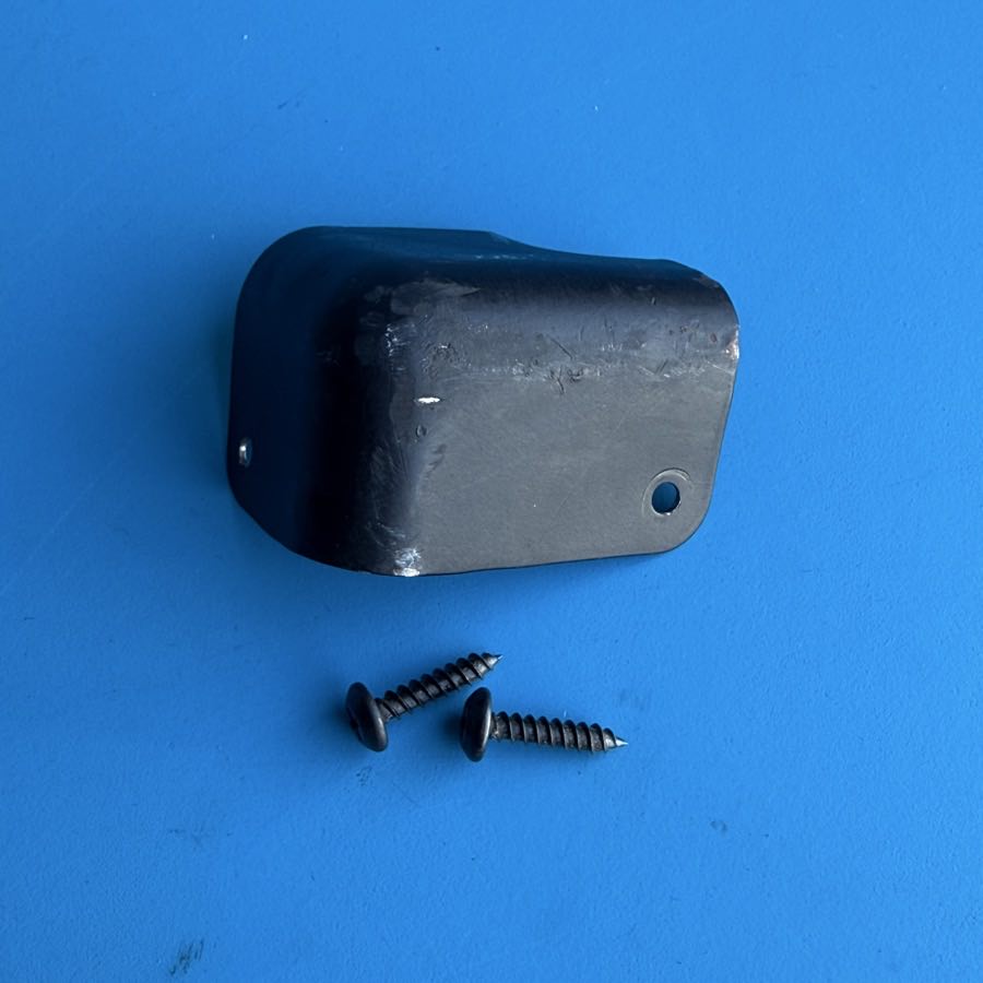 PEAVEY Bandit 112 Guitar Amplifier Part: Cabinet Corner w/Screws [Front Right]