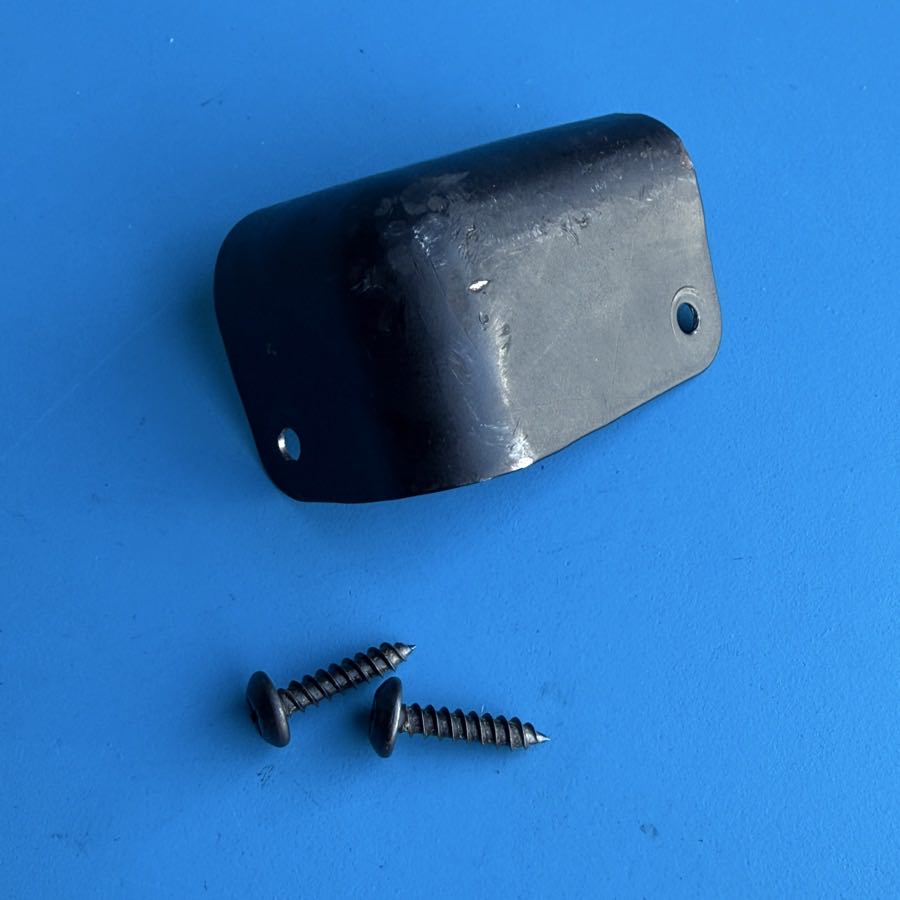 PEAVEY Bandit 112 Guitar Amplifier Part: Cabinet Corner w/Screws [Front Right]
