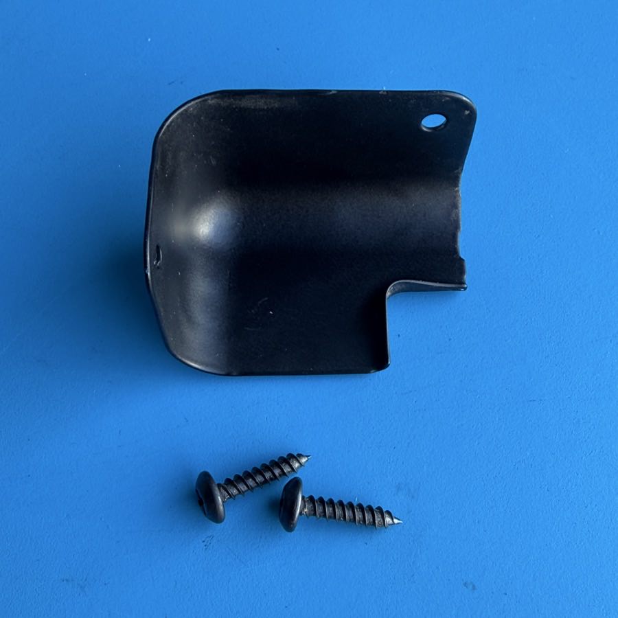 PEAVEY Bandit 112 Guitar Amplifier Part: Cabinet Corner w/Screws [Front Right]